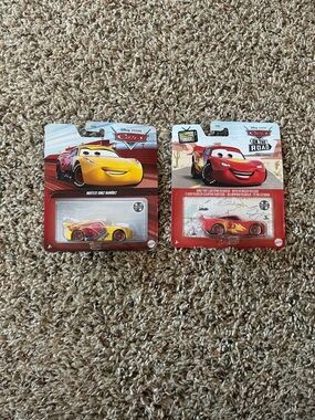 Disney Cars Die-Cast Lightning McQueen Red & Cruz Ramirez Yellow Toy Car Set